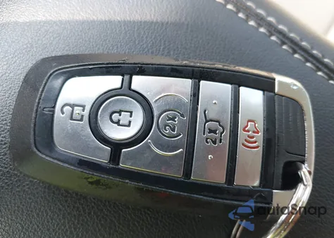 2024 Ford Edge Titanium z USA, uszkodzony, nr VIN 2FMPK4K95RBA73867